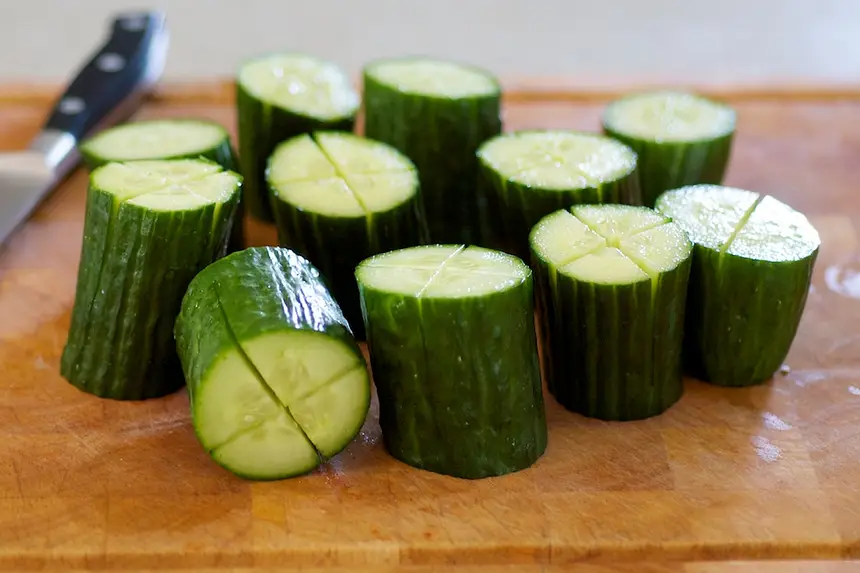 Cut each log of cucumber into a cross 