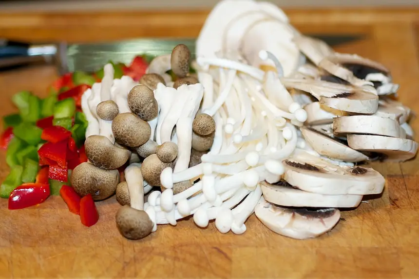 Chop up bell peppers into cubes, and prepare the mushrooms.