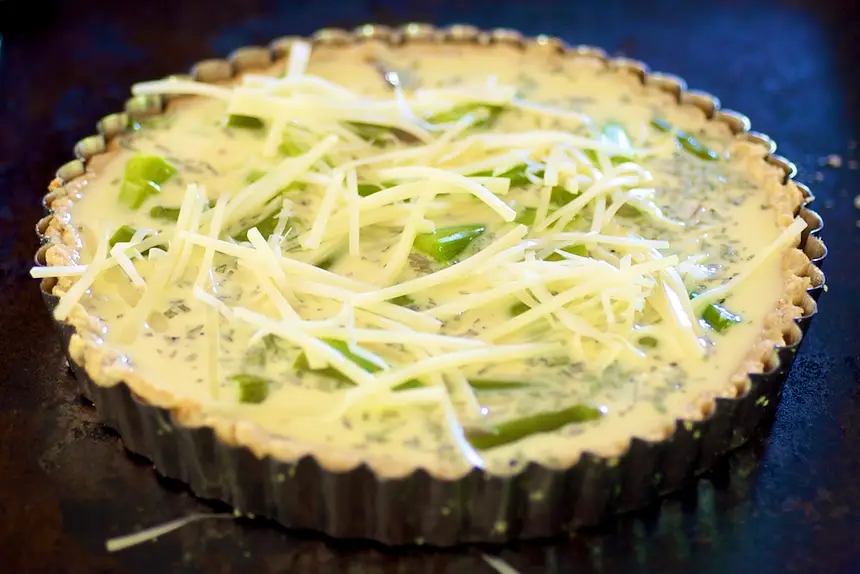 Mix eggs, cream, salt, pepper, tarragon and savory. 