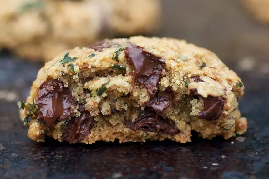 Fresh Mint Chocolate Chip Cookies
