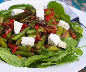Asparagus, Red Bell Pepper & Arugula Salad