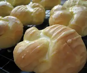 Knotted Orange Yeast Rolls