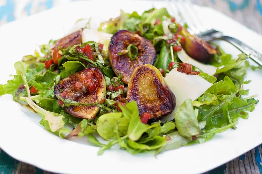 Grilled Figs Arugula Salad with Roasted Pepper Vinaigrette