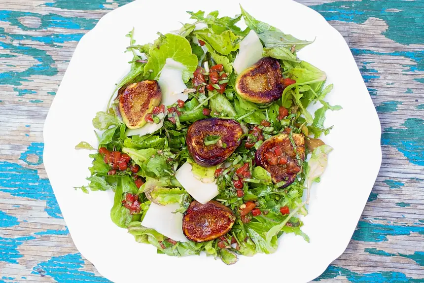 Grilled Figs Arugula Salad with Roasted Pepper Vinaigrette 