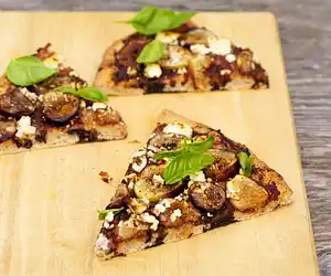 Fresh Fig, Olive Tapenade Pizza with Goat Cheese 