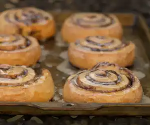 Cinnamon Rolls with Cinnamon Brown Sugar Filling & Cream Cheese Icing 