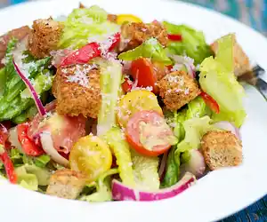 Mixed Salad with Parmesan Croutons