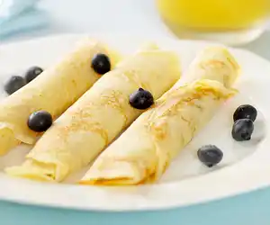 Palatschinken (Apricot Crêpes)