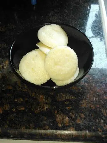 Plain sooji idli/rava idli/semolina idli