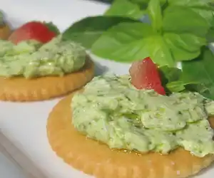 Easy Pesto Cheese Spread