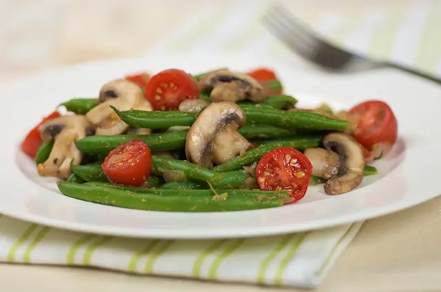Green Beans with Mushrooms & Cherry Tomatoes