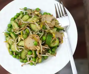 Tangy Cucumber & Mung Bean Sprout Salad
