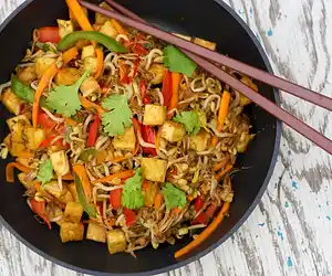 Tofu, Bean Sprouts & Bell Pepper Stir-Fry