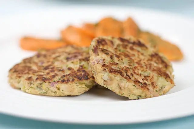 Tuna Cakes with Dill Tartar Sauce