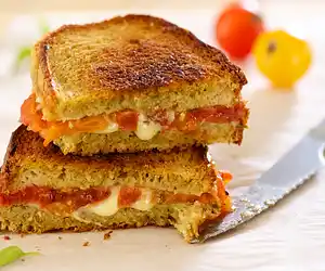 Basil Pesto & Fresh Tomato Grilled Cheese