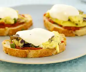 Pizza Egg Melts