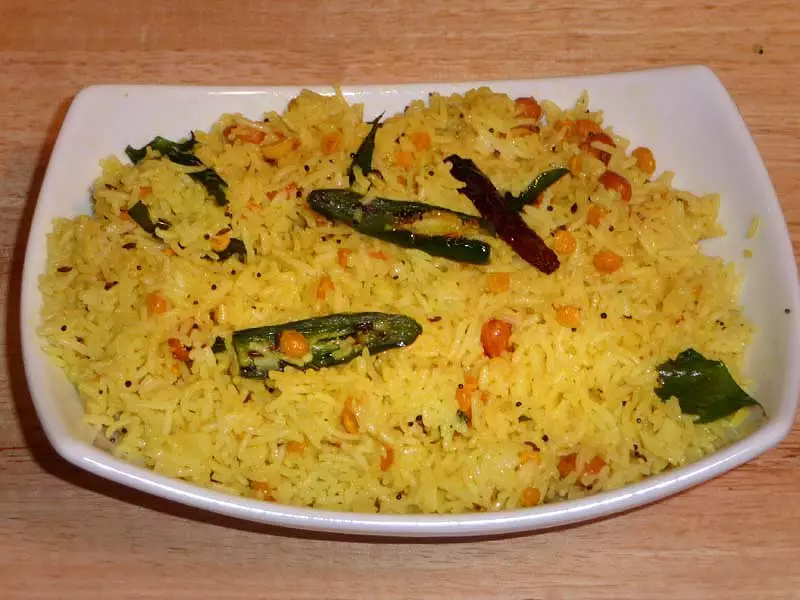 Indian Style Lemon Rice (Nimakaya Pulihora)