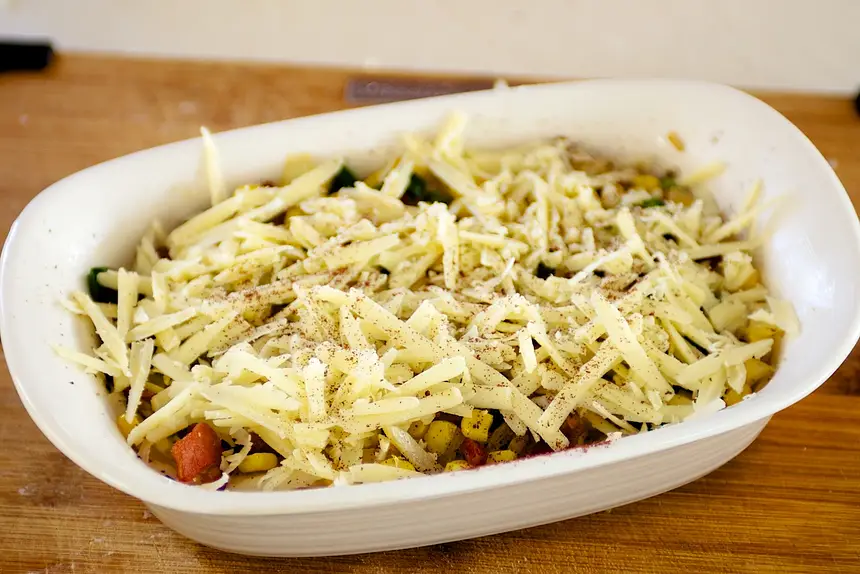We sprinkled paprika over cheese first.