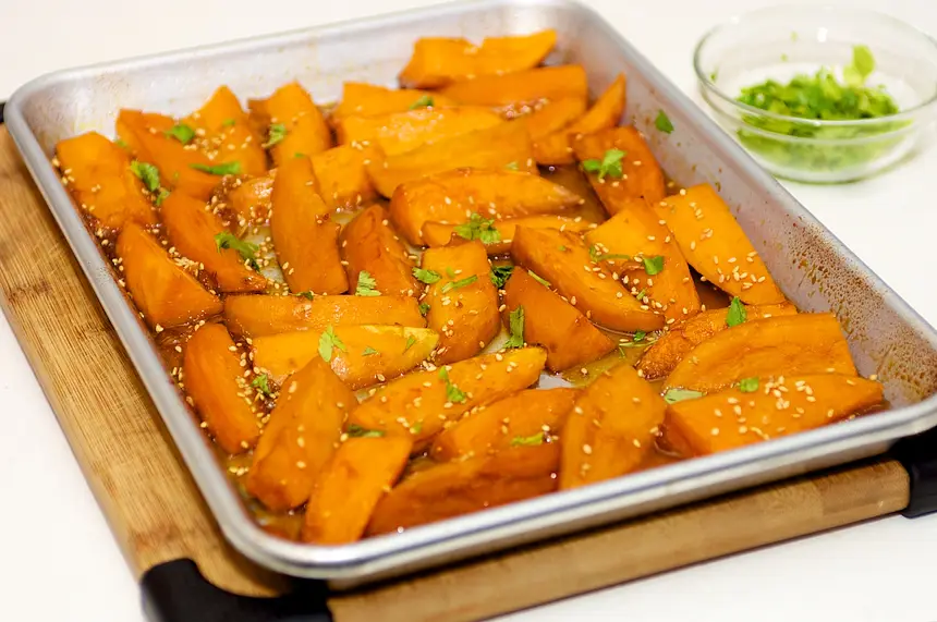 Garlicky, Sweet & Salty Sweet Potato Wedges