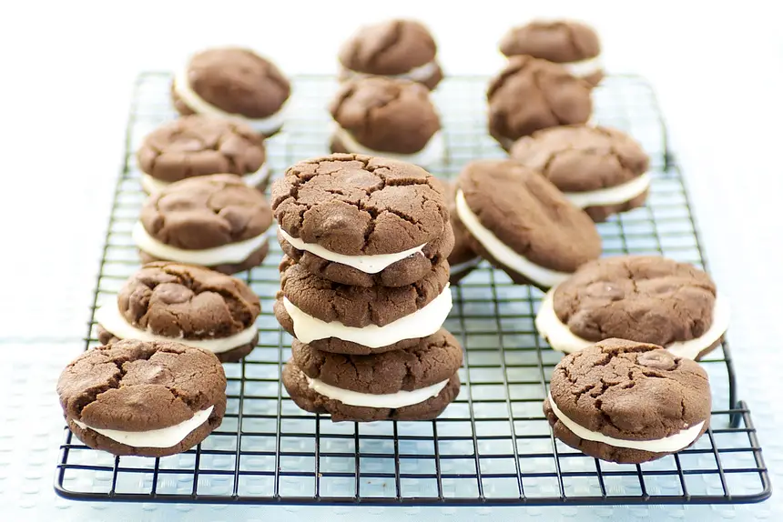 Chocolate Sandwich Cookies with Peppermint Cream