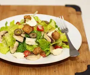 Cherry Tomato & Lettuce Salad with Fresh Mozzarella & Croutons