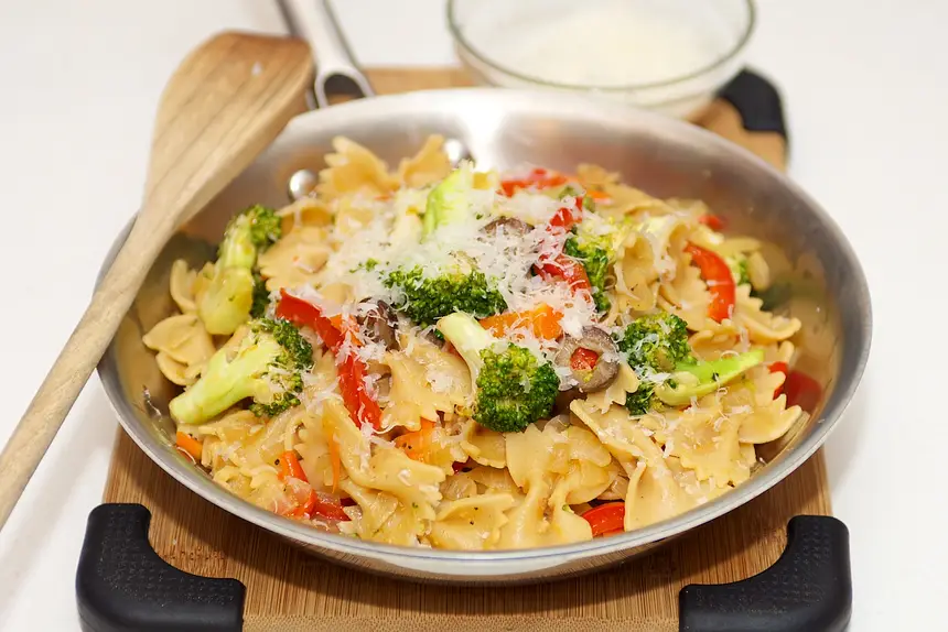 Warm Pasta with Broccoli, Bell Pepper & Parmesan
