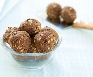 Oats, Peanut Butter & Chocolate Cookie Balls