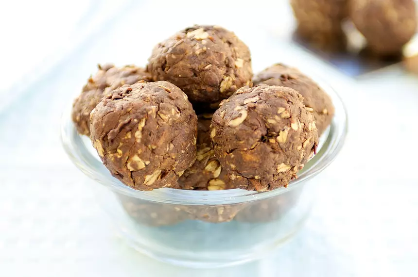 Oats, Peanut Butter & Chocolate Cookie Balls