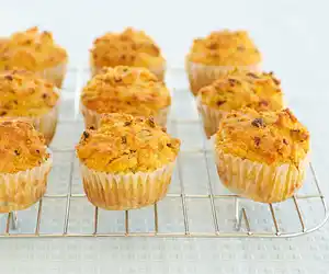 Cheddar-Onion Corn Muffins