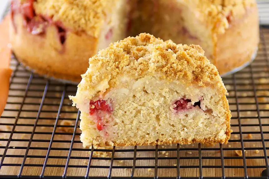 Fresh Apple & Strawberry Crumble Cake