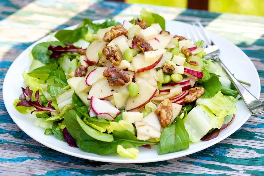 Mixed Green Salad with Apple & Smoked Cheddar