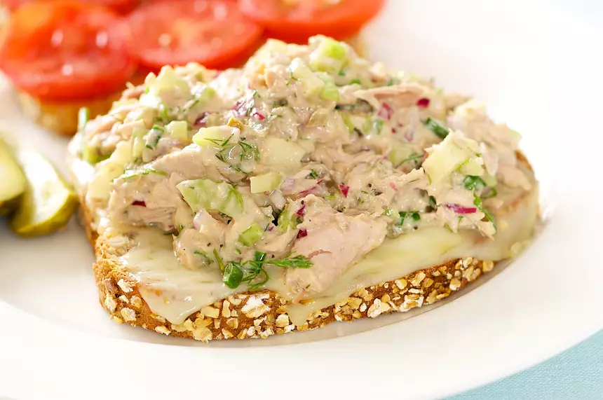 Delicious Tuna Melt Sandwiches with Swiss Cheese & Apple