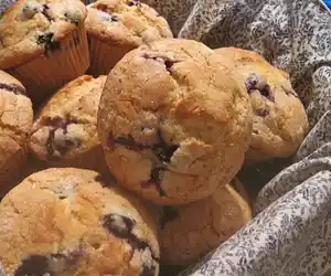 Jordan Marsh-Style Blueberry Muffins