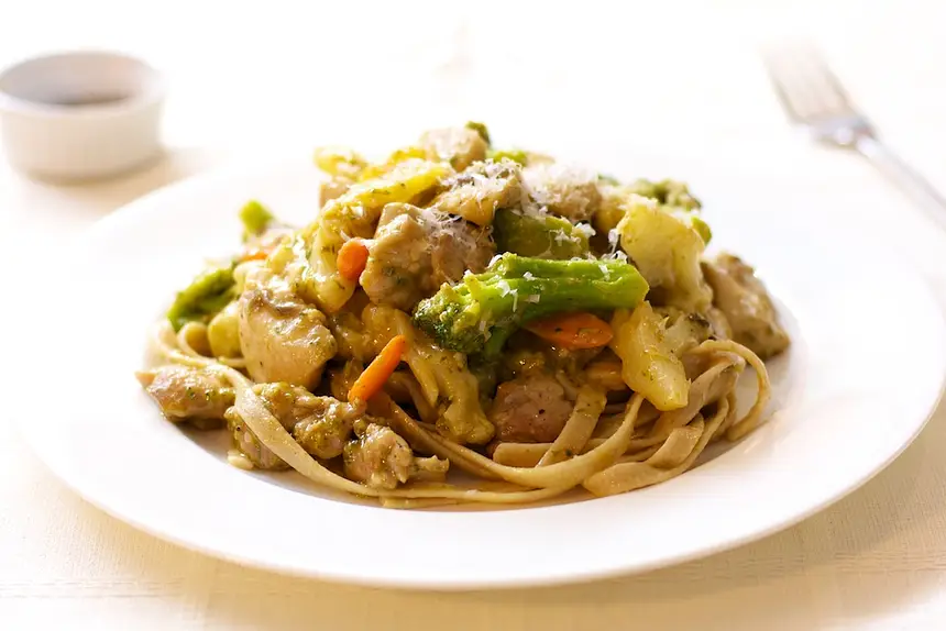 Chicken Pesto Vegetable Stir-Fry with Fettuccine