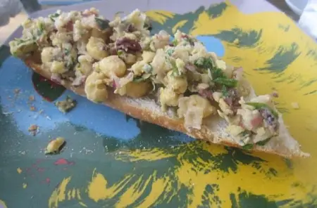 Meditteranean Chickpea Salad