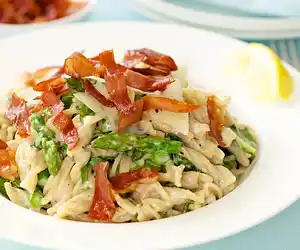 Creamy Asparagus Pasta with Crispy Prosciutto 