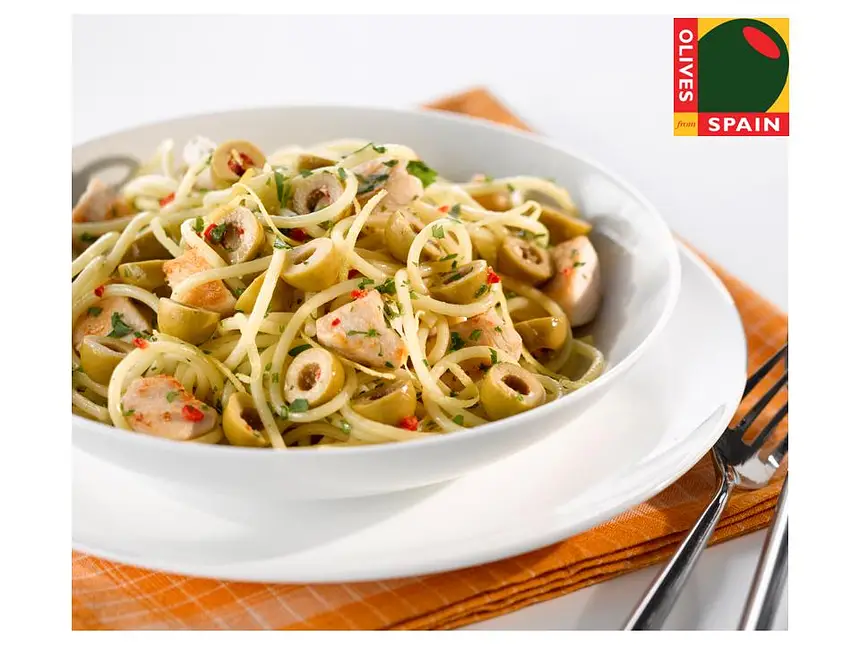 Spaghetti with Chicken & Spanish Green Olives 