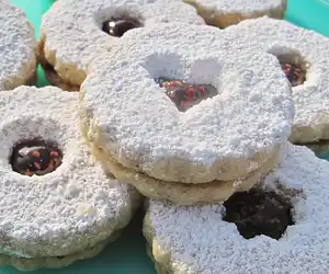 Linzer Tarts