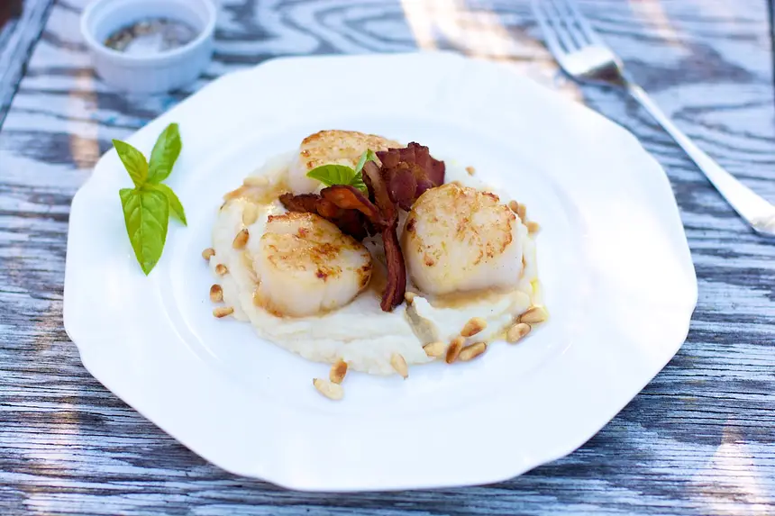 Pan Seared Scallops with Cauliflower Puree & Crispy Bacon