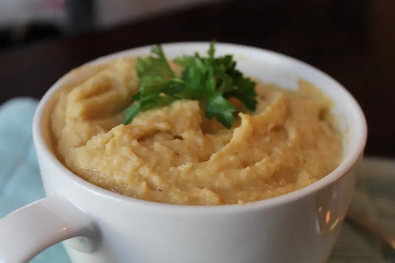 Thick & Creamy Garlic & Parsnip Soup