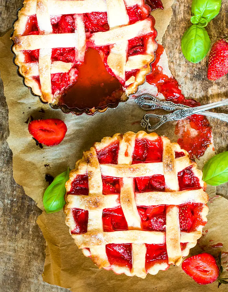 Homemade Strawberry-Rhubarb Pie