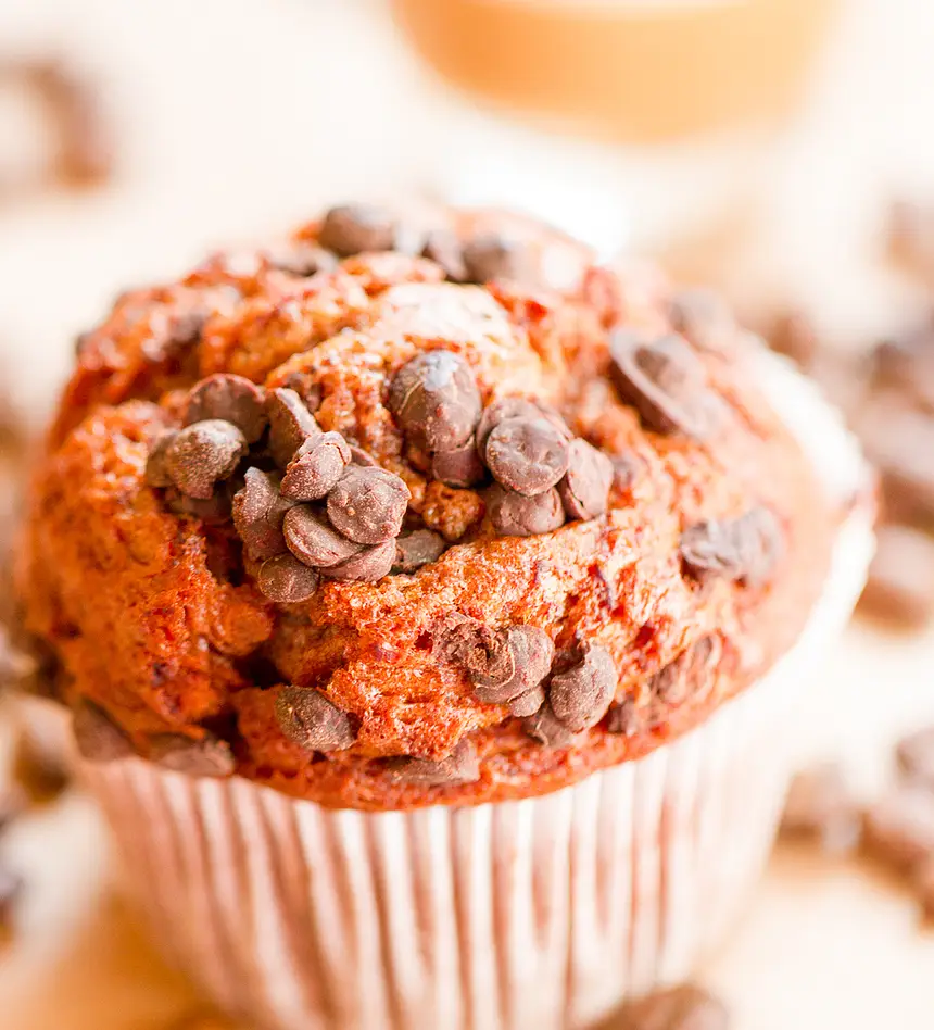 Easy & Moist Banana Chocolate Chip Muffins