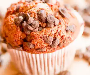 Easy & Moist Banana Chocolate Chip Muffins