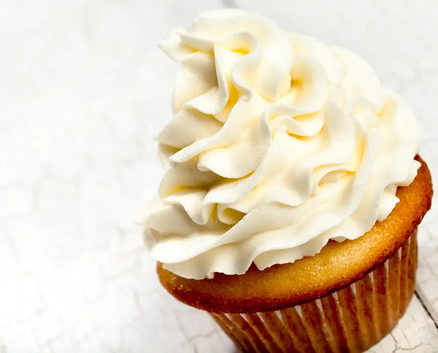 Buttery & Moist White Cupcakes