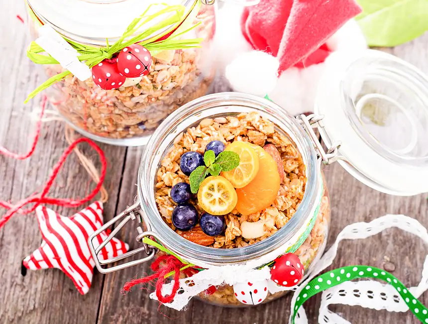 Granola With Raisins, Apples & Cinnamon