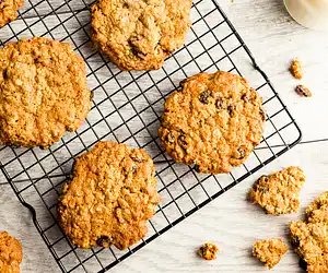 Oatmeal Raisin Cookies