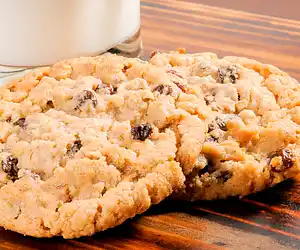 Chewy Oatmeal Raisin Cookies