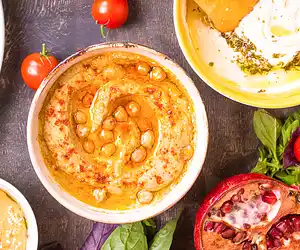 Roasted Garlic & Sriracha Hummus
