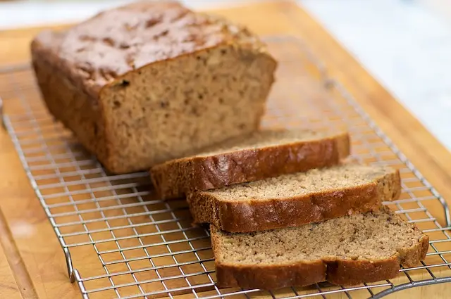 Easy & Moist Banana Bread