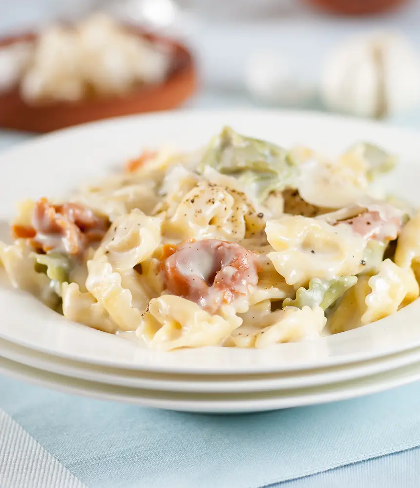 Lynn's Pasta n' Creamy Roasted Garlic Sauce
